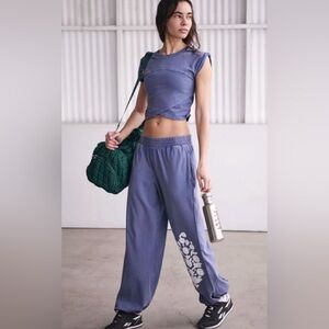 NWT FREE PEOPLE MOVEMENT HOT SHOT CROSSOVER LOGO SET